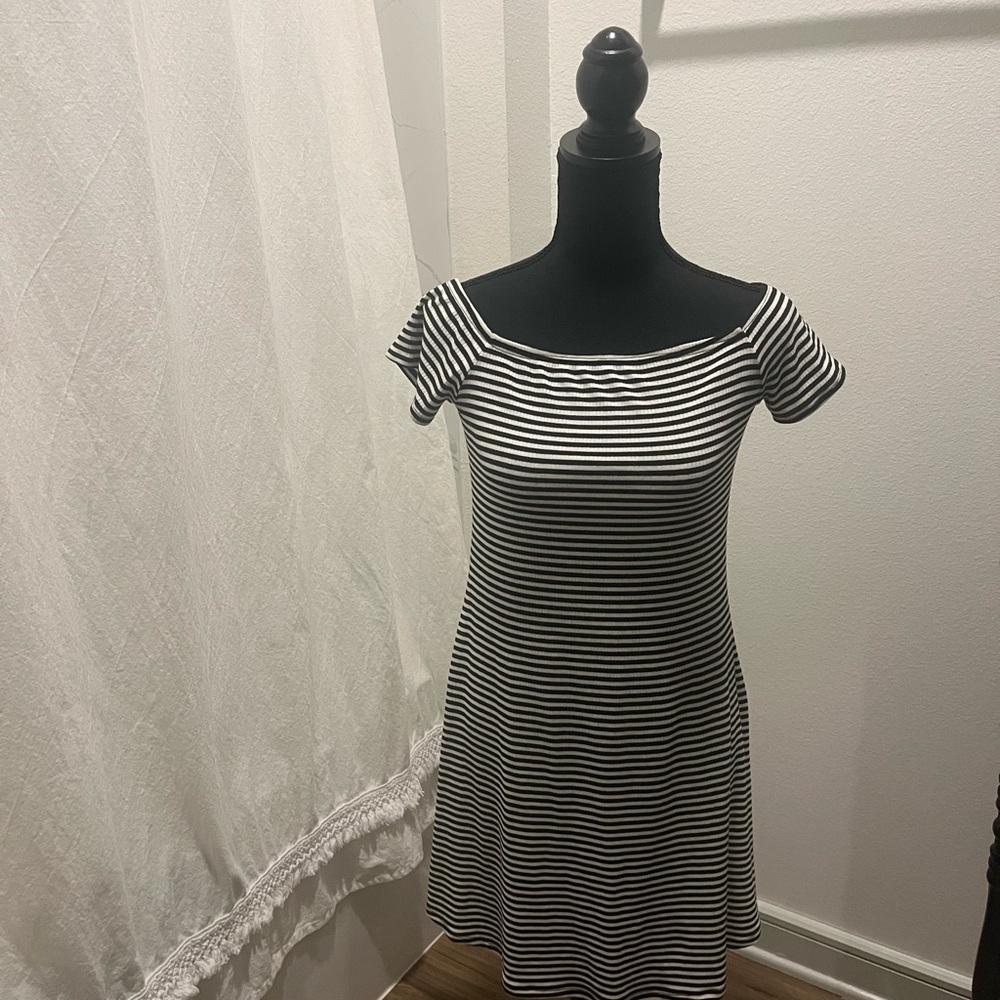 Lovers + Friends Black Mini A-Line Dress with Scoop Neck and Short Sleeves